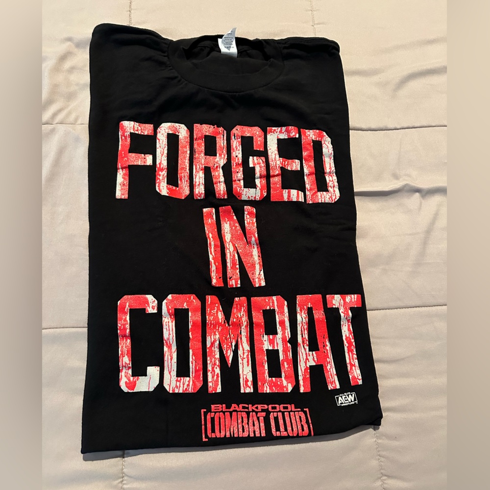 AEW All Elite Wrestling “FORGED IN COMBAT” Men’s Shirt - Picture 10 of 10